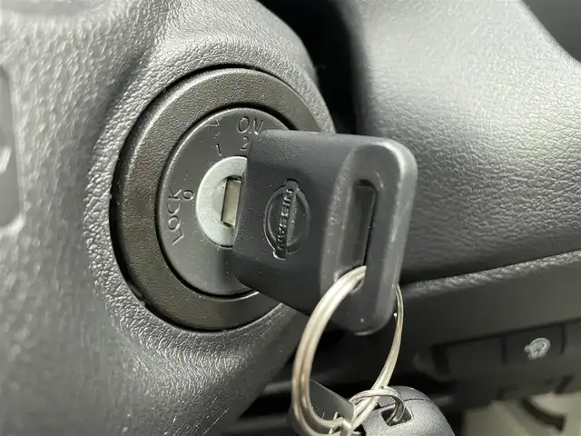 日産 デイズ S 滋賀県 2023(令5)年 0.2万km スターリングシルバーM 純正9インチナビ/・AM/FM/・SD/・Bluetooth/・フルセグTV/USB充電/エマージェンシーブレーキ/車線逸脱警報/先行者発進お知らせ/ソナー/オートヘッドライト/ヘッドライトレベライザー/電動格納ミラー/ドアバイザー/リモコンキー
