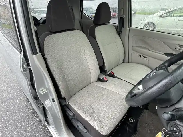 日産 デイズ S 滋賀県 2023(令5)年 0.2万km スターリングシルバーM 純正9インチナビ/・AM/FM/・SD/・Bluetooth/・フルセグTV/USB充電/エマージェンシーブレーキ/車線逸脱警報/先行者発進お知らせ/ソナー/オートヘッドライト/ヘッドライトレベライザー/電動格納ミラー/ドアバイザー/リモコンキー