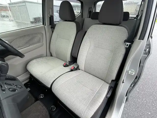 日産 デイズ S 滋賀県 2023(令5)年 0.2万km スターリングシルバーM 純正9インチナビ/・AM/FM/・SD/・Bluetooth/・フルセグTV/USB充電/エマージェンシーブレーキ/車線逸脱警報/先行者発進お知らせ/ソナー/オートヘッドライト/ヘッドライトレベライザー/電動格納ミラー/ドアバイザー/リモコンキー