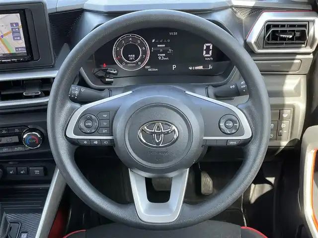 トヨタ ライズ G 道央・札幌 2024(令6)年 0.5万km ブラックマイカメタリック ４ＷＤ/寒冷地仕様/社外ナビ/【ＳＤ／ＢＴ／ＡＵＸ／ＵＳＢ】/フロント／サイド／バックカメラ/パノラミックビューモニター/ＬＥＤ/フォグランプ/オートライト/オートハイビーム/ヘッドライトレベライザー/プリクラッシュセーフティ/車線逸脱警報/先行者発進告知/横滑り防止装置/ＵＳＢ出力電源/オート電動格納ミラー/社外フロアマット/プッシュスタート/スマートキー×２