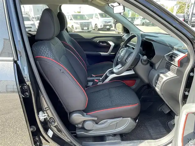 トヨタ ライズ G 道央・札幌 2024(令6)年 0.5万km ブラックマイカメタリック ４ＷＤ/寒冷地仕様/社外ナビ/【ＳＤ／ＢＴ／ＡＵＸ／ＵＳＢ】/フロント／サイド／バックカメラ/パノラミックビューモニター/ＬＥＤ/フォグランプ/オートライト/オートハイビーム/ヘッドライトレベライザー/プリクラッシュセーフティ/車線逸脱警報/先行者発進告知/横滑り防止装置/ＵＳＢ出力電源/オート電動格納ミラー/社外フロアマット/プッシュスタート/スマートキー×２