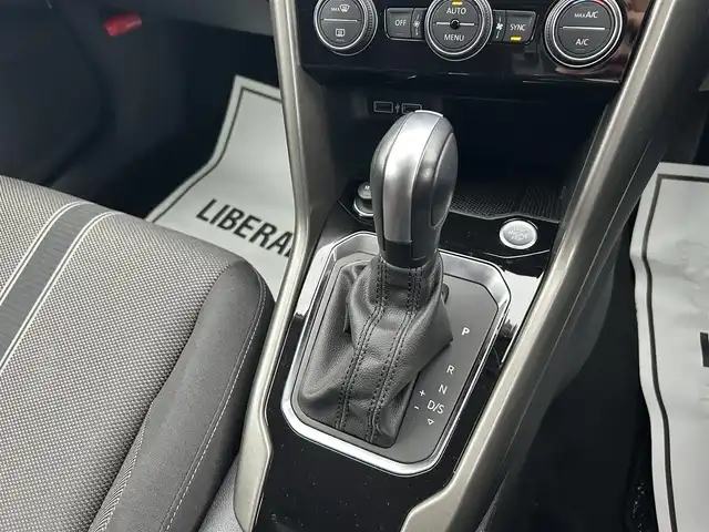フォルクスワーゲン Ｔ－ロック TDI スタイル デザインPKG 滋賀県 2020(令2)年 1.9万km ピュアホワイト 純正ナビ/フルセグTV/バックモニター/AppleCarplay/android auto/アダプティブクルーズコントロール/デジタルメーター/スマートキー/プッシュスタート/LEDヘッドライト/ETC/純正17インチアルミホイール/アイドリングストップ・ブレーキサポート/レーンアシスト・ブラインドスポット/フロントアシスト・リアトラフィックアラート/アダプティブクルーズコントロール/パワーバックドア/ドライブレコーダー