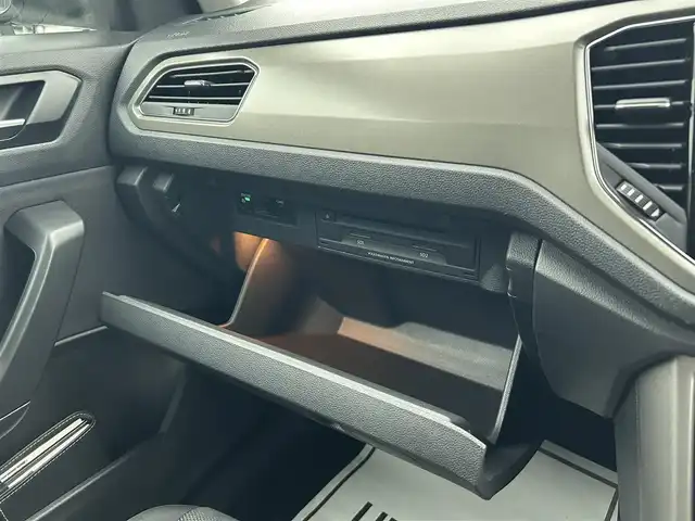 フォルクスワーゲン Ｔ－ロック TDI スタイル デザインPKG 滋賀県 2020(令2)年 1.9万km ピュアホワイト 純正ナビ/フルセグTV/バックモニター/AppleCarplay/android auto/アダプティブクルーズコントロール/デジタルメーター/スマートキー/プッシュスタート/LEDヘッドライト/ETC/純正17インチアルミホイール/アイドリングストップ・ブレーキサポート/レーンアシスト・ブラインドスポット/フロントアシスト・リアトラフィックアラート/アダプティブクルーズコントロール/パワーバックドア/ドライブレコーダー