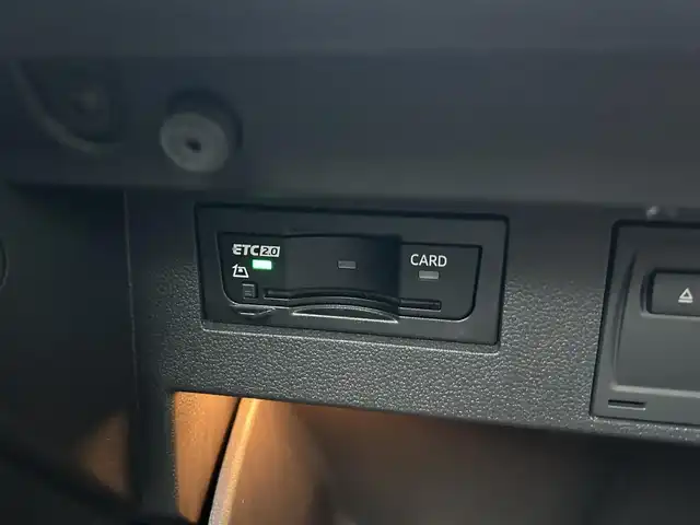 フォルクスワーゲン Ｔ－ロック TDI スタイル デザインPKG 滋賀県 2020(令2)年 1.9万km ピュアホワイト 純正ナビ/フルセグTV/バックモニター/AppleCarplay/android auto/アダプティブクルーズコントロール/デジタルメーター/スマートキー/プッシュスタート/LEDヘッドライト/ETC/純正17インチアルミホイール/アイドリングストップ・ブレーキサポート/レーンアシスト・ブラインドスポット/フロントアシスト・リアトラフィックアラート/アダプティブクルーズコントロール/パワーバックドア/ドライブレコーダー
