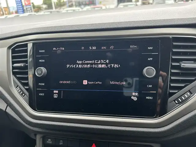 フォルクスワーゲン Ｔ－ロック TDI スタイル デザインPKG 滋賀県 2020(令2)年 1.9万km ピュアホワイト 純正ナビ/フルセグTV/バックモニター/AppleCarplay/android auto/アダプティブクルーズコントロール/デジタルメーター/スマートキー/プッシュスタート/LEDヘッドライト/ETC/純正17インチアルミホイール/アイドリングストップ・ブレーキサポート/レーンアシスト・ブラインドスポット/フロントアシスト・リアトラフィックアラート/アダプティブクルーズコントロール/パワーバックドア/ドライブレコーダー