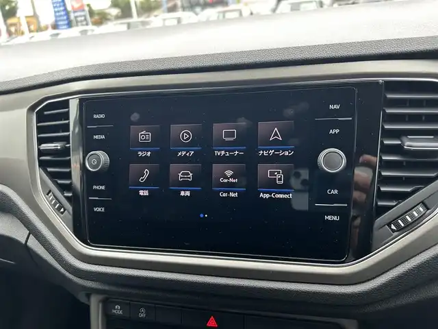 フォルクスワーゲン Ｔ－ロック TDI スタイル デザインPKG 滋賀県 2020(令2)年 1.9万km ピュアホワイト 純正ナビ/フルセグTV/バックモニター/AppleCarplay/android auto/アダプティブクルーズコントロール/デジタルメーター/スマートキー/プッシュスタート/LEDヘッドライト/ETC/純正17インチアルミホイール/アイドリングストップ・ブレーキサポート/レーンアシスト・ブラインドスポット/フロントアシスト・リアトラフィックアラート/アダプティブクルーズコントロール/パワーバックドア/ドライブレコーダー