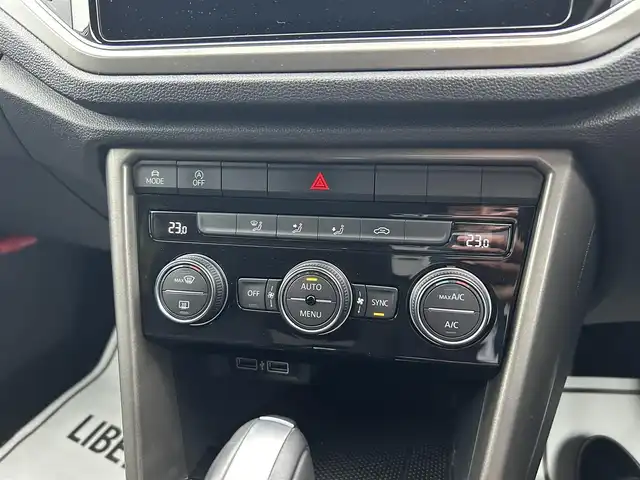 フォルクスワーゲン Ｔ－ロック TDI スタイル デザインPKG 滋賀県 2020(令2)年 1.9万km ピュアホワイト 純正ナビ/フルセグTV/バックモニター/AppleCarplay/android auto/アダプティブクルーズコントロール/デジタルメーター/スマートキー/プッシュスタート/LEDヘッドライト/ETC/純正17インチアルミホイール/アイドリングストップ・ブレーキサポート/レーンアシスト・ブラインドスポット/フロントアシスト・リアトラフィックアラート/アダプティブクルーズコントロール/パワーバックドア/ドライブレコーダー