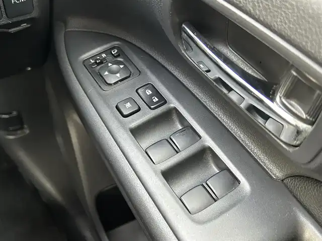 三菱 アウトランダー ＰＨＥＶ スポーツスタイルエディション 群馬県 2015(平27)年 9.6万km シルキーホワイト (株)IDOMが運営する【じしゃロン伊勢崎店】の自社ローン専用車両になりますこちらは現金またはオートローンご利用時の価格です。自社ローンご希望の方は別途その旨お申付け下さい/純正SDナビゲーション/バックカメラ/CD/DVD/SD/BT/DTV/パワーバックドア/レーダークルーズコントロール/パドルシフト/前席シートヒーター/AC100V電源/コーナーセンサー/ETC/純正フロアマット/充電ケーブル