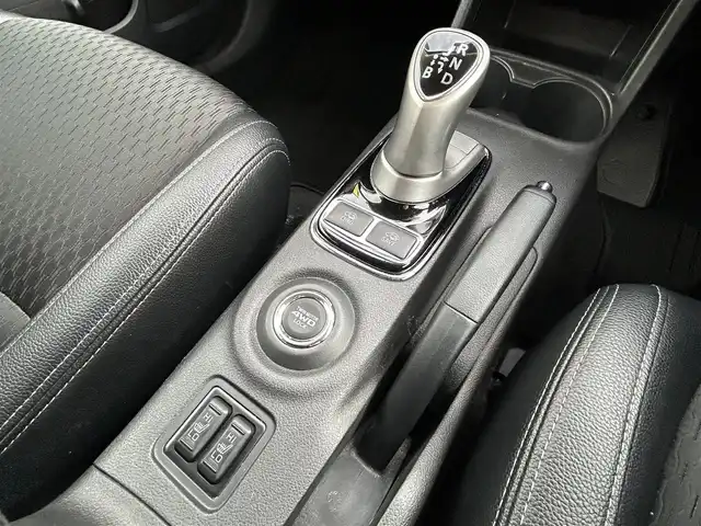 三菱 アウトランダー ＰＨＥＶ スポーツスタイルエディション 群馬県 2015(平27)年 9.6万km シルキーホワイト (株)IDOMが運営する【じしゃロン伊勢崎店】の自社ローン専用車両になりますこちらは現金またはオートローンご利用時の価格です。自社ローンご希望の方は別途その旨お申付け下さい/純正SDナビゲーション/バックカメラ/CD/DVD/SD/BT/DTV/パワーバックドア/レーダークルーズコントロール/パドルシフト/前席シートヒーター/AC100V電源/コーナーセンサー/ETC/純正フロアマット/充電ケーブル