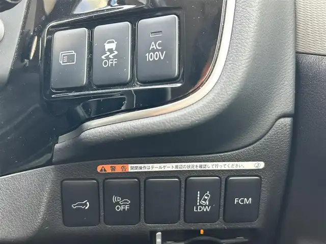 三菱 アウトランダー ＰＨＥＶ スポーツスタイルエディション 群馬県 2015(平27)年 9.6万km シルキーホワイト (株)IDOMが運営する【じしゃロン伊勢崎店】の自社ローン専用車両になりますこちらは現金またはオートローンご利用時の価格です。自社ローンご希望の方は別途その旨お申付け下さい/純正SDナビゲーション/バックカメラ/CD/DVD/SD/BT/DTV/パワーバックドア/レーダークルーズコントロール/パドルシフト/前席シートヒーター/AC100V電源/コーナーセンサー/ETC/純正フロアマット/充電ケーブル