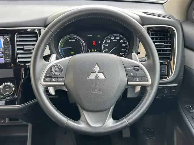 三菱 アウトランダー ＰＨＥＶ スポーツスタイルエディション 群馬県 2015(平27)年 9.6万km シルキーホワイト (株)IDOMが運営する【じしゃロン伊勢崎店】の自社ローン専用車両になりますこちらは現金またはオートローンご利用時の価格です。自社ローンご希望の方は別途その旨お申付け下さい/純正SDナビゲーション/バックカメラ/CD/DVD/SD/BT/DTV/パワーバックドア/レーダークルーズコントロール/パドルシフト/前席シートヒーター/AC100V電源/コーナーセンサー/ETC/純正フロアマット/充電ケーブル