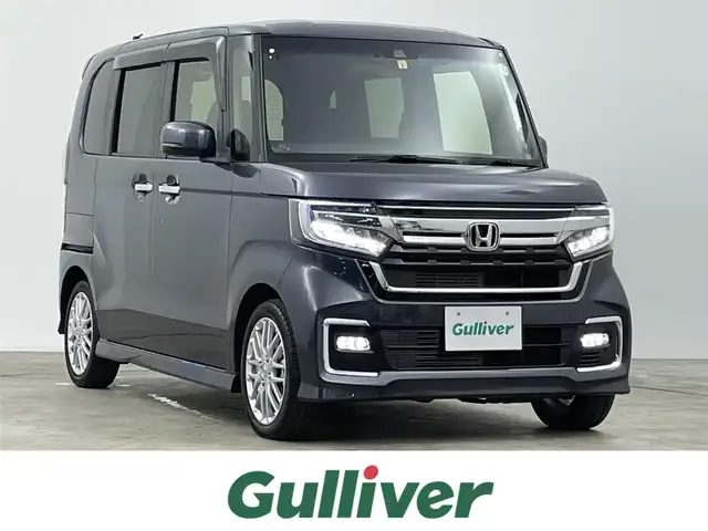 ホンダ Ｎ ＢＯＸ カスタム L ターボ 千葉県 2022(令4)年 1.9万km メテオロイドグレーメタリック Honda SENSING/・衝突軽減ブレーキ（CMBS）/・誤発進抑制機能/・歩行者事故低減ステアリング/・路外逸脱抑制機能/・渋滞追従機能付アダプティブクルーズコントロール（ACC）/・車線維持支援システム（LKAS）/・先行車発進お知らせ機能・標識認識機能/・後方誤発進抑制機能/・オートハイビーム/純正8インチナビ/・VXU-227NBi/・CD/DVD/BT/ACP/フルセグ/バックカメラ/両側パワースライドドア/前席シートヒーター/コーナーセンサー/LEDヘッドライト/電動パーキングブレーキ/ブレーキホールド/スマートキー/スペアキー