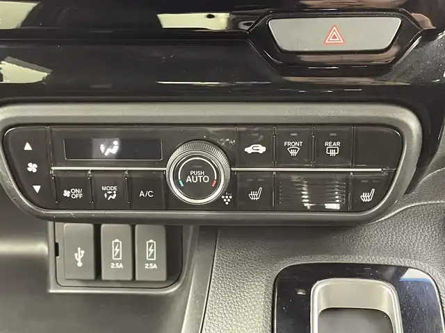 ホンダ Ｎ ＢＯＸ カスタム L ターボ 千葉県 2022(令4)年 1.9万km メテオロイドグレーメタリック Honda SENSING/・衝突軽減ブレーキ（CMBS）/・誤発進抑制機能/・歩行者事故低減ステアリング/・路外逸脱抑制機能/・渋滞追従機能付アダプティブクルーズコントロール（ACC）/・車線維持支援システム（LKAS）/・先行車発進お知らせ機能・標識認識機能/・後方誤発進抑制機能/・オートハイビーム/純正8インチナビ/・VXU-227NBi/・CD/DVD/BT/ACP/フルセグ/バックカメラ/両側パワースライドドア/前席シートヒーター/コーナーセンサー/LEDヘッドライト/電動パーキングブレーキ/ブレーキホールド/スマートキー/スペアキー