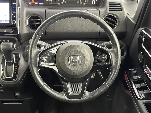 ホンダ Ｎ ＢＯＸ カスタム L ターボ 千葉県 2022(令4)年 1.9万km メテオロイドグレーメタリック Honda SENSING/・衝突軽減ブレーキ（CMBS）/・誤発進抑制機能/・歩行者事故低減ステアリング/・路外逸脱抑制機能/・渋滞追従機能付アダプティブクルーズコントロール（ACC）/・車線維持支援システム（LKAS）/・先行車発進お知らせ機能・標識認識機能/・後方誤発進抑制機能/・オートハイビーム/純正8インチナビ/・VXU-227NBi/・CD/DVD/BT/ACP/フルセグ/バックカメラ/両側パワースライドドア/前席シートヒーター/コーナーセンサー/LEDヘッドライト/電動パーキングブレーキ/ブレーキホールド/スマートキー/スペアキー