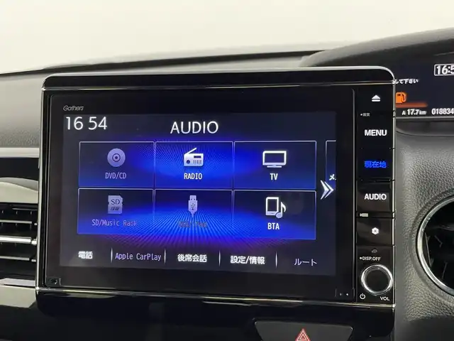 ホンダ Ｎ ＢＯＸ カスタム L ターボ 千葉県 2022(令4)年 1.9万km メテオロイドグレーメタリック Honda SENSING/・衝突軽減ブレーキ（CMBS）/・誤発進抑制機能/・歩行者事故低減ステアリング/・路外逸脱抑制機能/・渋滞追従機能付アダプティブクルーズコントロール（ACC）/・車線維持支援システム（LKAS）/・先行車発進お知らせ機能・標識認識機能/・後方誤発進抑制機能/・オートハイビーム/純正8インチナビ/・VXU-227NBi/・CD/DVD/BT/ACP/フルセグ/バックカメラ/両側パワースライドドア/前席シートヒーター/コーナーセンサー/LEDヘッドライト/電動パーキングブレーキ/ブレーキホールド/スマートキー/スペアキー