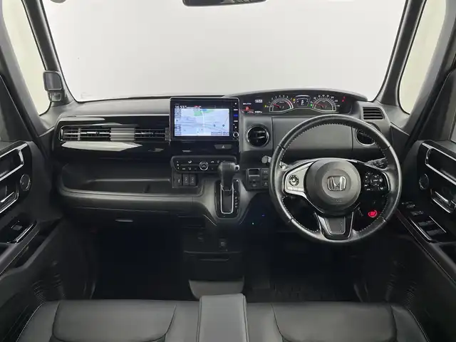 ホンダ Ｎ ＢＯＸ カスタム L ターボ 千葉県 2022(令4)年 1.9万km メテオロイドグレーメタリック Honda SENSING/・衝突軽減ブレーキ（CMBS）/・誤発進抑制機能/・歩行者事故低減ステアリング/・路外逸脱抑制機能/・渋滞追従機能付アダプティブクルーズコントロール（ACC）/・車線維持支援システム（LKAS）/・先行車発進お知らせ機能・標識認識機能/・後方誤発進抑制機能/・オートハイビーム/純正8インチナビ/・VXU-227NBi/・CD/DVD/BT/ACP/フルセグ/バックカメラ/両側パワースライドドア/前席シートヒーター/コーナーセンサー/LEDヘッドライト/電動パーキングブレーキ/ブレーキホールド/スマートキー/スペアキー