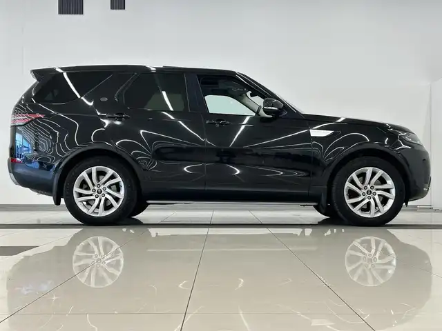 ランドローバー ランドローバー ディスカバリー HSE 岡山県 2018(平30)年 4万km サントリーニ・ブラック ワンオーナー/MERIDIANスピーカー/パノラマサンルーフ/純正ナビ/360°カメラ/サイドステップ/レザーシート/シートヒーター/純正20インチAW/AEB/LDW/BSA/LEDヘッドライト/オートライト/レインセンサー/パワーテールゲート/Bluetooth/フルセグTV/CD/DVD/エアサス/PDC/2，3列目電脳格納シート