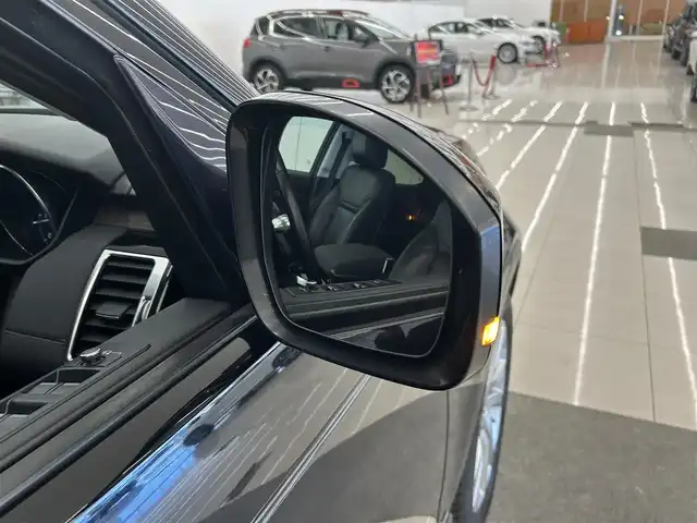 ランドローバー ランドローバー ディスカバリー HSE 岡山県 2018(平30)年 4万km サントリーニ・ブラック ワンオーナー/MERIDIANスピーカー/パノラマサンルーフ/純正ナビ/360°カメラ/サイドステップ/レザーシート/シートヒーター/純正20インチAW/AEB/LDW/BSA/LEDヘッドライト/オートライト/レインセンサー/パワーテールゲート/Bluetooth/フルセグTV/CD/DVD/エアサス/PDC/2，3列目電脳格納シート