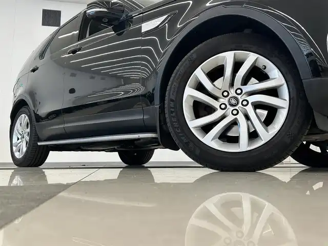 ランドローバー ランドローバー ディスカバリー HSE 岡山県 2018(平30)年 4万km サントリーニ・ブラック ワンオーナー/MERIDIANスピーカー/パノラマサンルーフ/純正ナビ/360°カメラ/サイドステップ/レザーシート/シートヒーター/純正20インチAW/AEB/LDW/BSA/LEDヘッドライト/オートライト/レインセンサー/パワーテールゲート/Bluetooth/フルセグTV/CD/DVD/エアサス/PDC/2，3列目電脳格納シート