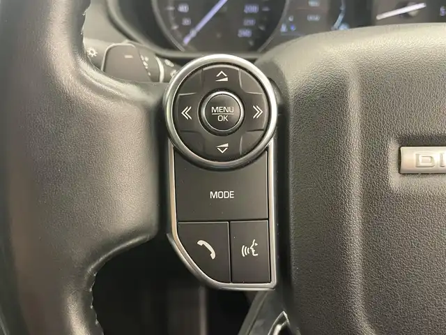 ランドローバー ランドローバー ディスカバリー HSE 岡山県 2018(平30)年 4万km サントリーニ・ブラック ワンオーナー/MERIDIANスピーカー/パノラマサンルーフ/純正ナビ/360°カメラ/サイドステップ/レザーシート/シートヒーター/純正20インチAW/AEB/LDW/BSA/LEDヘッドライト/オートライト/レインセンサー/パワーテールゲート/Bluetooth/フルセグTV/CD/DVD/エアサス/PDC/2，3列目電脳格納シート