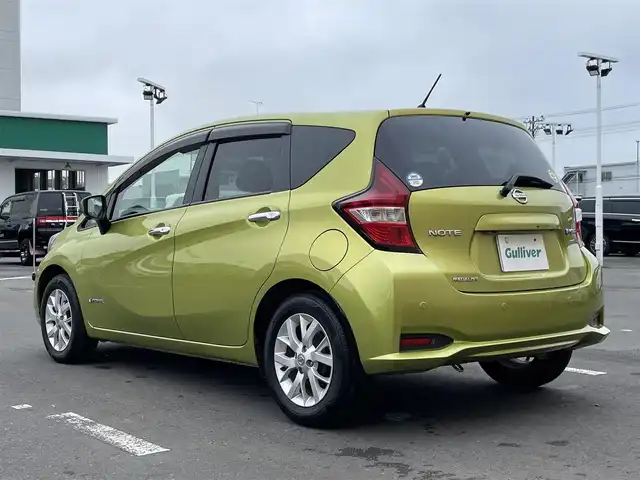 日産 ノート e－パワー メダリスト 東京都 2017(平29)年 4.7万km オリーブグリーン 純正ナビ/アラウンドビュー/インテリジェントルームミラー/エマージェンシーブレーキ/車線逸脱警報/アイドリングストップ/横滑り防止措置/スマートキー/Pスタート/オートエアコン/オートウィンドウ