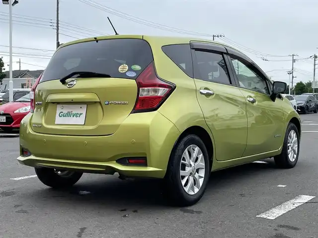 日産 ノート e－パワー メダリスト 東京都 2017(平29)年 4.7万km オリーブグリーン 純正ナビ/アラウンドビュー/インテリジェントルームミラー/エマージェンシーブレーキ/車線逸脱警報/アイドリングストップ/横滑り防止措置/スマートキー/Pスタート/オートエアコン/オートウィンドウ