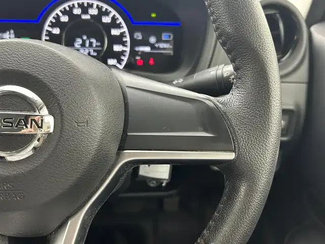 日産 ノート e－パワー メダリスト 熊本県 2017(平29)年 4.7万km オリーブグリーン 純正7インチナビMM3117D-W（DVD・フルセグ・BT・SD・AUX）/全周囲カメラ/インテリジェントルームミラー/エマージェンシーブレーキ/車線逸脱警報/横滑り防止措置/ダウンヒルアシスト/前後クリアランスソナー/インテリジェントルームミラー/電動格納ミラー/社外フロアマット/純正１５インチaw/オートライト/LEDヘッドライト/フォグランプ/スマートキー/プッシュスタート