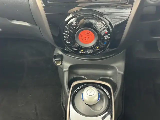 日産 ノート e－パワー メダリスト 熊本県 2017(平29)年 4.7万km オリーブグリーン 純正7インチナビMM3117D-W（DVD・フルセグ・BT・SD・AUX）/全周囲カメラ/インテリジェントルームミラー/エマージェンシーブレーキ/車線逸脱警報/横滑り防止措置/ダウンヒルアシスト/前後クリアランスソナー/インテリジェントルームミラー/電動格納ミラー/社外フロアマット/純正１５インチaw/オートライト/LEDヘッドライト/フォグランプ/スマートキー/プッシュスタート