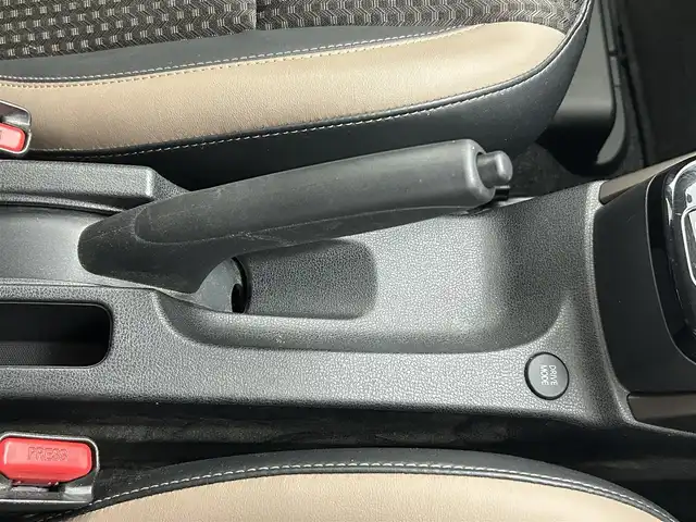 日産 ノート e－パワー メダリスト 熊本県 2017(平29)年 4.7万km オリーブグリーン 純正7インチナビMM3117D-W（DVD・フルセグ・BT・SD・AUX）/全周囲カメラ/インテリジェントルームミラー/エマージェンシーブレーキ/車線逸脱警報/横滑り防止措置/ダウンヒルアシスト/前後クリアランスソナー/インテリジェントルームミラー/電動格納ミラー/社外フロアマット/純正１５インチaw/オートライト/LEDヘッドライト/フォグランプ/スマートキー/プッシュスタート