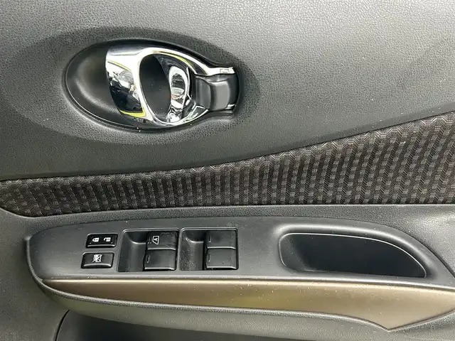 日産 ノート e－パワー メダリスト 熊本県 2017(平29)年 4.7万km オリーブグリーン 純正7インチナビMM3117D-W（DVD・フルセグ・BT・SD・AUX）/全周囲カメラ/インテリジェントルームミラー/エマージェンシーブレーキ/車線逸脱警報/横滑り防止措置/ダウンヒルアシスト/前後クリアランスソナー/インテリジェントルームミラー/電動格納ミラー/社外フロアマット/純正１５インチaw/オートライト/LEDヘッドライト/フォグランプ/スマートキー/プッシュスタート