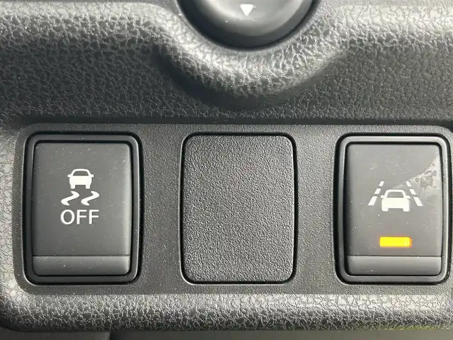 日産 ノート e－パワー メダリスト 熊本県 2017(平29)年 4.7万km オリーブグリーン 純正7インチナビMM3117D-W（DVD・フルセグ・BT・SD・AUX）/全周囲カメラ/インテリジェントルームミラー/エマージェンシーブレーキ/車線逸脱警報/横滑り防止措置/ダウンヒルアシスト/前後クリアランスソナー/インテリジェントルームミラー/電動格納ミラー/社外フロアマット/純正１５インチaw/オートライト/LEDヘッドライト/フォグランプ/スマートキー/プッシュスタート
