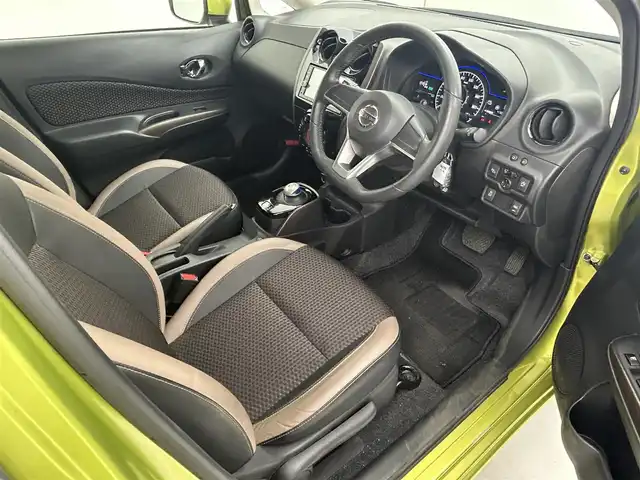 日産 ノート e－パワー メダリスト 熊本県 2017(平29)年 4.7万km オリーブグリーン 純正7インチナビMM3117D-W（DVD・フルセグ・BT・SD・AUX）/全周囲カメラ/インテリジェントルームミラー/エマージェンシーブレーキ/車線逸脱警報/横滑り防止措置/ダウンヒルアシスト/前後クリアランスソナー/インテリジェントルームミラー/電動格納ミラー/社外フロアマット/純正１５インチaw/オートライト/LEDヘッドライト/フォグランプ/スマートキー/プッシュスタート