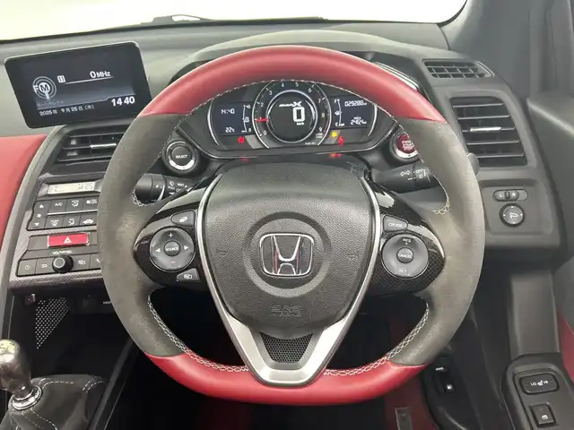 ホンダ Ｓ６６０ モデューロX 愛知県 2022(令4)年 3万km ソニックグレーパール 禁煙車/純正ディスプレイオーディオ/（AUX・AM・FM・フルセグTV）/HDMI/USB/バックカメラ/ボルドーレッドロールトップ/シティブレーキアクティブシステム/クルーズコントロール/シートヒーター/Modulo X専用/・15インチアルミホイール/・レッドトップ/・リアウィング/・ステアリング/・シフトノブ/・ハーフレザーシート/・レッド&アルカンターラ仕上げ内装/・専用フロアマット/スマートキー/プッシュスタート/オートエアコン/ステアリングスイッチ/LEDヘッドライト/フロントフォグランプ