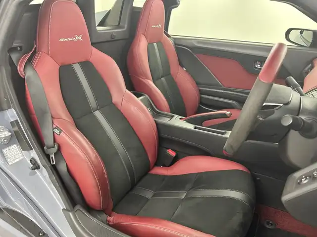 ホンダ Ｓ６６０ モデューロX 愛知県 2022(令4)年 3万km ソニックグレーパール 禁煙車/純正ディスプレイオーディオ/（AUX・AM・FM・フルセグTV）/HDMI/USB/バックカメラ/ボルドーレッドロールトップ/シティブレーキアクティブシステム/クルーズコントロール/シートヒーター/Modulo X専用/・15インチアルミホイール/・レッドトップ/・リアウィング/・ステアリング/・シフトノブ/・ハーフレザーシート/・レッド&アルカンターラ仕上げ内装/・専用フロアマット/スマートキー/プッシュスタート/オートエアコン/ステアリングスイッチ/LEDヘッドライト/フロントフォグランプ
