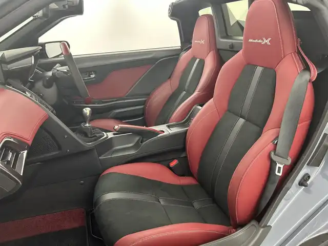 ホンダ Ｓ６６０ モデューロX 愛知県 2022(令4)年 3万km ソニックグレーパール 禁煙車/純正ディスプレイオーディオ/（AUX・AM・FM・フルセグTV）/HDMI/USB/バックカメラ/ボルドーレッドロールトップ/シティブレーキアクティブシステム/クルーズコントロール/シートヒーター/Modulo X専用/・15インチアルミホイール/・レッドトップ/・リアウィング/・ステアリング/・シフトノブ/・ハーフレザーシート/・レッド&アルカンターラ仕上げ内装/・専用フロアマット/スマートキー/プッシュスタート/オートエアコン/ステアリングスイッチ/LEDヘッドライト/フロントフォグランプ