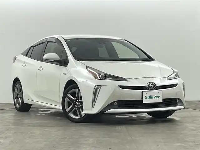 トヨタ プリウス Sツーリングセレクション 福島県 2019(平31)年 5.7万km ホワイトパールクリスタルシャイン トヨタセーフティセンス/・プリクラッシュセーフティ/・レーンディパーチャーアラート/・レーダークルーズコントロール/・オートマチックハイビーム/純正9インチ大画面ナビ/・型番：NSZT-Y68T/・フルセグTV/Bluetooth/CD/DVD/・バックカメラ/・ETC/アイドリングストップ/革巻きステアリング/・ステアリングリモコン/レザーシート/・シートヒーター(運転席/助手席)/プッシュスタート/・スマートキー/・スペアキー/LEDヘッドライト/・オートライト/・フォグライト/純正フロアマット/ドアバイザー