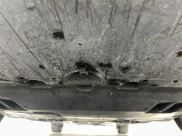 トヨタ プリウス Sツーリングセレクション 福島県 2019(平31)年 5.7万km ホワイトパールクリスタルシャイン トヨタセーフティセンス/・プリクラッシュセーフティ/・レーンディパーチャーアラート/・レーダークルーズコントロール/・オートマチックハイビーム/純正9インチ大画面ナビ/・型番：NSZT-Y68T/・フルセグTV/Bluetooth/CD/DVD/・バックカメラ/・ETC/アイドリングストップ/革巻きステアリング/・ステアリングリモコン/レザーシート/・シートヒーター(運転席/助手席)/プッシュスタート/・スマートキー/・スペアキー/LEDヘッドライト/・オートライト/・フォグライト/純正フロアマット/ドアバイザー
