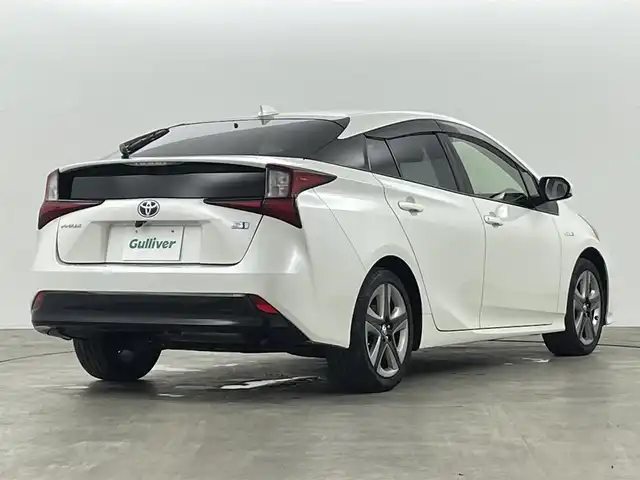 トヨタ プリウス Sツーリングセレクション 福島県 2019(平31)年 5.7万km ホワイトパールクリスタルシャイン トヨタセーフティセンス/・プリクラッシュセーフティ/・レーンディパーチャーアラート/・レーダークルーズコントロール/・オートマチックハイビーム/純正9インチ大画面ナビ/・型番：NSZT-Y68T/・フルセグTV/Bluetooth/CD/DVD/・バックカメラ/・ETC/アイドリングストップ/革巻きステアリング/・ステアリングリモコン/レザーシート/・シートヒーター(運転席/助手席)/プッシュスタート/・スマートキー/・スペアキー/LEDヘッドライト/・オートライト/・フォグライト/純正フロアマット/ドアバイザー