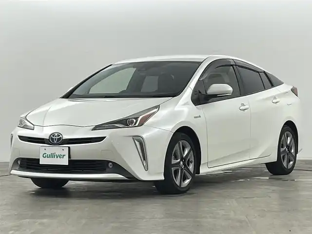 トヨタ プリウス Sツーリングセレクション 福島県 2019(平31)年 5.7万km ホワイトパールクリスタルシャイン トヨタセーフティセンス/・プリクラッシュセーフティ/・レーンディパーチャーアラート/・レーダークルーズコントロール/・オートマチックハイビーム/純正9インチ大画面ナビ/・型番：NSZT-Y68T/・フルセグTV/Bluetooth/CD/DVD/・バックカメラ/・ETC/アイドリングストップ/革巻きステアリング/・ステアリングリモコン/レザーシート/・シートヒーター(運転席/助手席)/プッシュスタート/・スマートキー/・スペアキー/LEDヘッドライト/・オートライト/・フォグライト/純正フロアマット/ドアバイザー