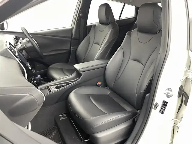 トヨタ プリウス Sツーリングセレクション 福島県 2019(平31)年 5.7万km ホワイトパールクリスタルシャイン トヨタセーフティセンス/・プリクラッシュセーフティ/・レーンディパーチャーアラート/・レーダークルーズコントロール/・オートマチックハイビーム/純正9インチ大画面ナビ/・型番：NSZT-Y68T/・フルセグTV/Bluetooth/CD/DVD/・バックカメラ/・ETC/アイドリングストップ/革巻きステアリング/・ステアリングリモコン/レザーシート/・シートヒーター(運転席/助手席)/プッシュスタート/・スマートキー/・スペアキー/LEDヘッドライト/・オートライト/・フォグライト/純正フロアマット/ドアバイザー