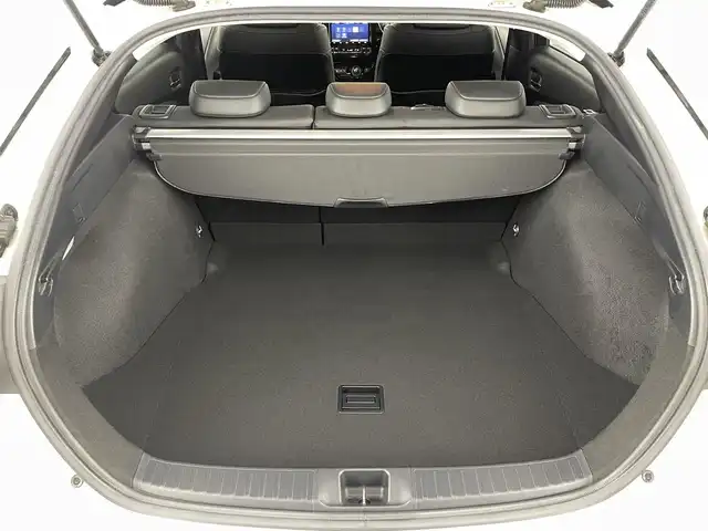 トヨタ プリウス Sツーリングセレクション 福島県 2019(平31)年 5.7万km ホワイトパールクリスタルシャイン トヨタセーフティセンス/・プリクラッシュセーフティ/・レーンディパーチャーアラート/・レーダークルーズコントロール/・オートマチックハイビーム/純正9インチ大画面ナビ/・型番：NSZT-Y68T/・フルセグTV/Bluetooth/CD/DVD/・バックカメラ/・ETC/アイドリングストップ/革巻きステアリング/・ステアリングリモコン/レザーシート/・シートヒーター(運転席/助手席)/プッシュスタート/・スマートキー/・スペアキー/LEDヘッドライト/・オートライト/・フォグライト/純正フロアマット/ドアバイザー