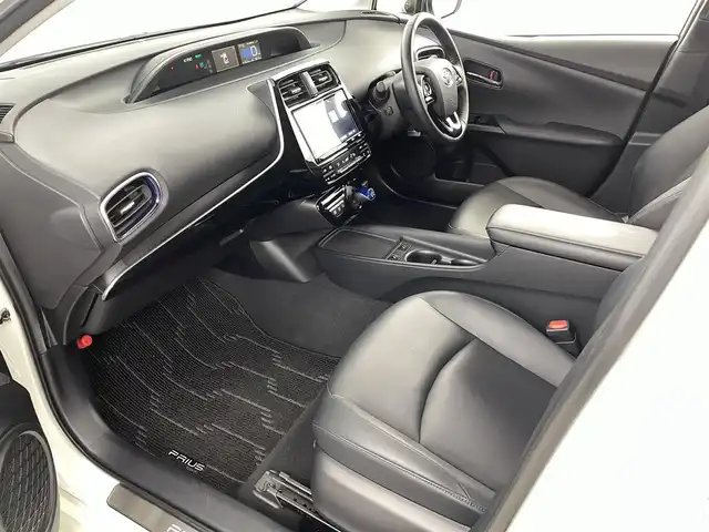 トヨタ プリウス Sツーリングセレクション 福島県 2019(平31)年 5.7万km ホワイトパールクリスタルシャイン トヨタセーフティセンス/・プリクラッシュセーフティ/・レーンディパーチャーアラート/・レーダークルーズコントロール/・オートマチックハイビーム/純正9インチ大画面ナビ/・型番：NSZT-Y68T/・フルセグTV/Bluetooth/CD/DVD/・バックカメラ/・ETC/アイドリングストップ/革巻きステアリング/・ステアリングリモコン/レザーシート/・シートヒーター(運転席/助手席)/プッシュスタート/・スマートキー/・スペアキー/LEDヘッドライト/・オートライト/・フォグライト/純正フロアマット/ドアバイザー
