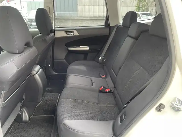 スバル フォレスター 2．0XS 埼玉県 2009(平21)年 6.9万km サテンホワイトパール /4WD//社外HDDナビ//クルーズコントロール//前2席シートヒーター//ETC//キーレス//キセノン//革巻きステアリング//前後ドライブレコーダー//W.サイド.カーテンエアバッグ//ABS//横滑り防止装置//前後フォグランプ//プライバシーガラス//ドアバイザー//純正16インチAW//スペアキー