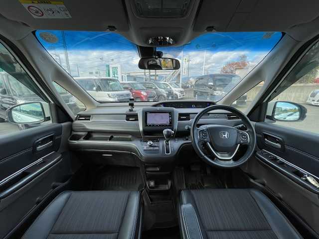 ホンダ フリード G ホンダセンシング 静岡県 2017(平29)年 7万km ホワイトオーキッドパール ●純正ナビ/(ワンセグ/CD/DVD/Bluetooth)/(ギャザズ/VXM-175VFi)/●ハーフレザーシート/●バックカメラ/●アダプティブクルーズコントロール/●衝突被害軽減システム/●レーンキープアシスト/●ワイパーデアイサー/●フォグランプ/●オートライト/●革巻きステアリング/●ステアリングスイッチ/●ETC/●両側パワースライドドア/●電動格納ウィンカーミラー/●ドアバイザー/●スマートキー/●プッシュスタート/●純正15インチアルミホイール/●ダブル+サイド+カーテンSRS+ABS/●保証書/●取扱説明書