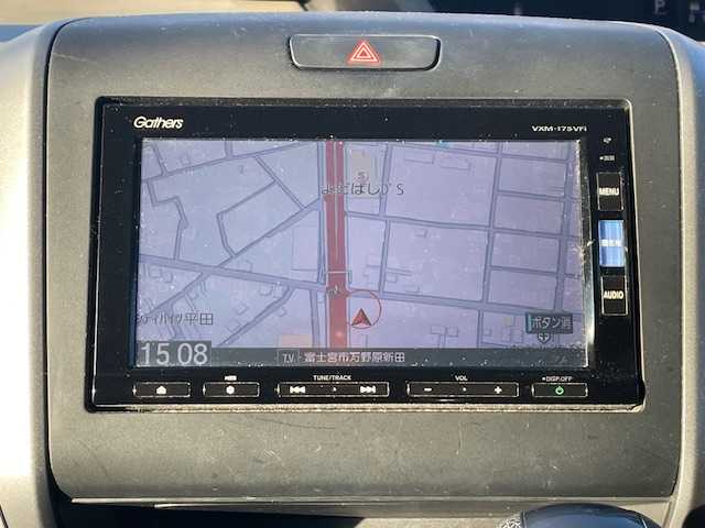 ホンダ フリード G ホンダセンシング 静岡県 2017(平29)年 7万km ホワイトオーキッドパール ●純正ナビ/(ワンセグ/CD/DVD/Bluetooth)/(ギャザズ/VXM-175VFi)/●ハーフレザーシート/●バックカメラ/●アダプティブクルーズコントロール/●衝突被害軽減システム/●レーンキープアシスト/●ワイパーデアイサー/●フォグランプ/●オートライト/●革巻きステアリング/●ステアリングスイッチ/●ETC/●両側パワースライドドア/●電動格納ウィンカーミラー/●ドアバイザー/●スマートキー/●プッシュスタート/●純正15インチアルミホイール/●ダブル+サイド+カーテンSRS+ABS/●保証書/●取扱説明書