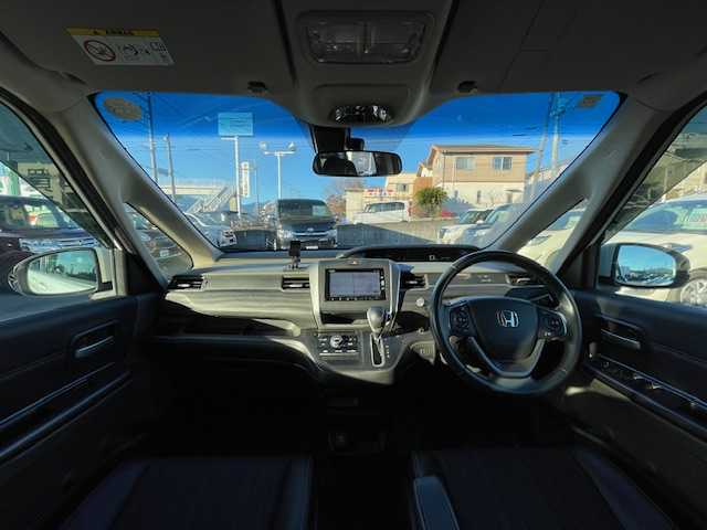 ホンダ フリード G ホンダセンシング 静岡県 2017(平29)年 7万km ホワイトオーキッドパール ●純正ナビ/(ワンセグ/CD/DVD/Bluetooth)/(ギャザズ/VXM-175VFi)/●ハーフレザーシート/●バックカメラ/●アダプティブクルーズコントロール/●衝突被害軽減システム/●レーンキープアシスト/●ワイパーデアイサー/●フォグランプ/●オートライト/●革巻きステアリング/●ステアリングスイッチ/●ETC/●両側パワースライドドア/●電動格納ウィンカーミラー/●ドアバイザー/●スマートキー/●プッシュスタート/●純正15インチアルミホイール/●ダブル+サイド+カーテンSRS+ABS/●保証書/●取扱説明書