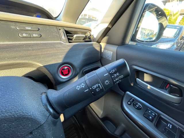 ホンダ フリード G ホンダセンシング 静岡県 2017(平29)年 7万km ホワイトオーキッドパール ●純正ナビ/(ワンセグ/CD/DVD/Bluetooth)/(ギャザズ/VXM-175VFi)/●ハーフレザーシート/●バックカメラ/●アダプティブクルーズコントロール/●衝突被害軽減システム/●レーンキープアシスト/●ワイパーデアイサー/●フォグランプ/●オートライト/●革巻きステアリング/●ステアリングスイッチ/●ETC/●両側パワースライドドア/●電動格納ウィンカーミラー/●ドアバイザー/●スマートキー/●プッシュスタート/●純正15インチアルミホイール/●ダブル+サイド+カーテンSRS+ABS/●保証書/●取扱説明書