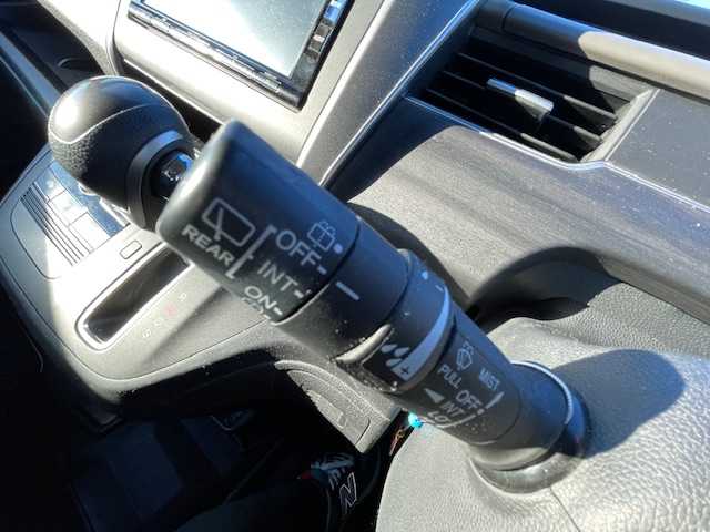 ホンダ フリード G ホンダセンシング 静岡県 2017(平29)年 7万km ホワイトオーキッドパール ●純正ナビ/(ワンセグ/CD/DVD/Bluetooth)/(ギャザズ/VXM-175VFi)/●ハーフレザーシート/●バックカメラ/●アダプティブクルーズコントロール/●衝突被害軽減システム/●レーンキープアシスト/●ワイパーデアイサー/●フォグランプ/●オートライト/●革巻きステアリング/●ステアリングスイッチ/●ETC/●両側パワースライドドア/●電動格納ウィンカーミラー/●ドアバイザー/●スマートキー/●プッシュスタート/●純正15インチアルミホイール/●ダブル+サイド+カーテンSRS+ABS/●保証書/●取扱説明書