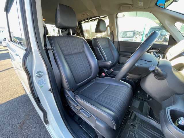 ホンダ フリード G ホンダセンシング 静岡県 2017(平29)年 7万km ホワイトオーキッドパール ●純正ナビ/(ワンセグ/CD/DVD/Bluetooth)/(ギャザズ/VXM-175VFi)/●ハーフレザーシート/●バックカメラ/●アダプティブクルーズコントロール/●衝突被害軽減システム/●レーンキープアシスト/●ワイパーデアイサー/●フォグランプ/●オートライト/●革巻きステアリング/●ステアリングスイッチ/●ETC/●両側パワースライドドア/●電動格納ウィンカーミラー/●ドアバイザー/●スマートキー/●プッシュスタート/●純正15インチアルミホイール/●ダブル+サイド+カーテンSRS+ABS/●保証書/●取扱説明書