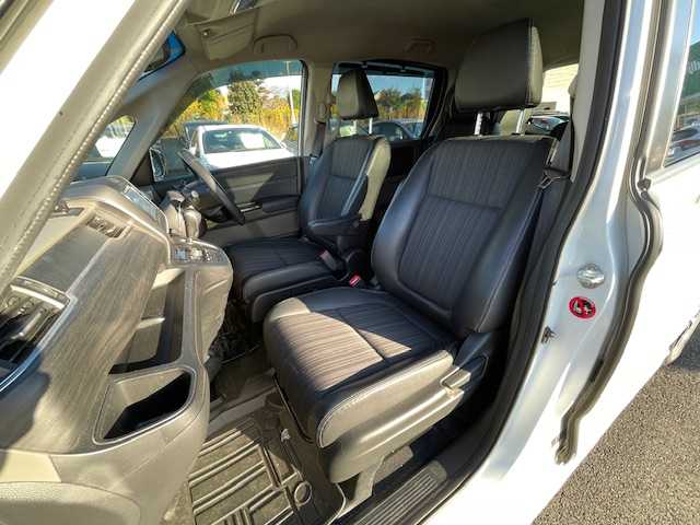 ホンダ フリード G ホンダセンシング 静岡県 2017(平29)年 7万km ホワイトオーキッドパール ●純正ナビ/(ワンセグ/CD/DVD/Bluetooth)/(ギャザズ/VXM-175VFi)/●ハーフレザーシート/●バックカメラ/●アダプティブクルーズコントロール/●衝突被害軽減システム/●レーンキープアシスト/●ワイパーデアイサー/●フォグランプ/●オートライト/●革巻きステアリング/●ステアリングスイッチ/●ETC/●両側パワースライドドア/●電動格納ウィンカーミラー/●ドアバイザー/●スマートキー/●プッシュスタート/●純正15インチアルミホイール/●ダブル+サイド+カーテンSRS+ABS/●保証書/●取扱説明書